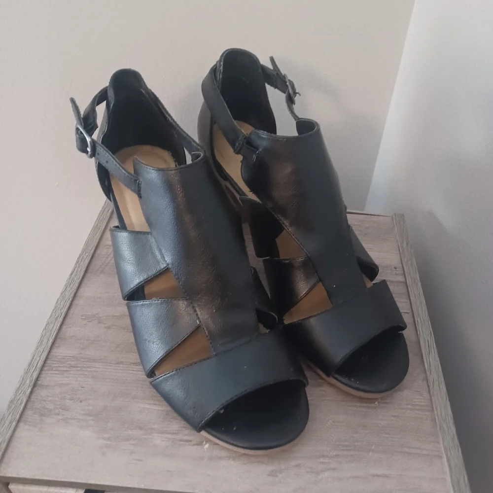 Vintage 7 Eight Strappy Block Heel Sandals Sz 10